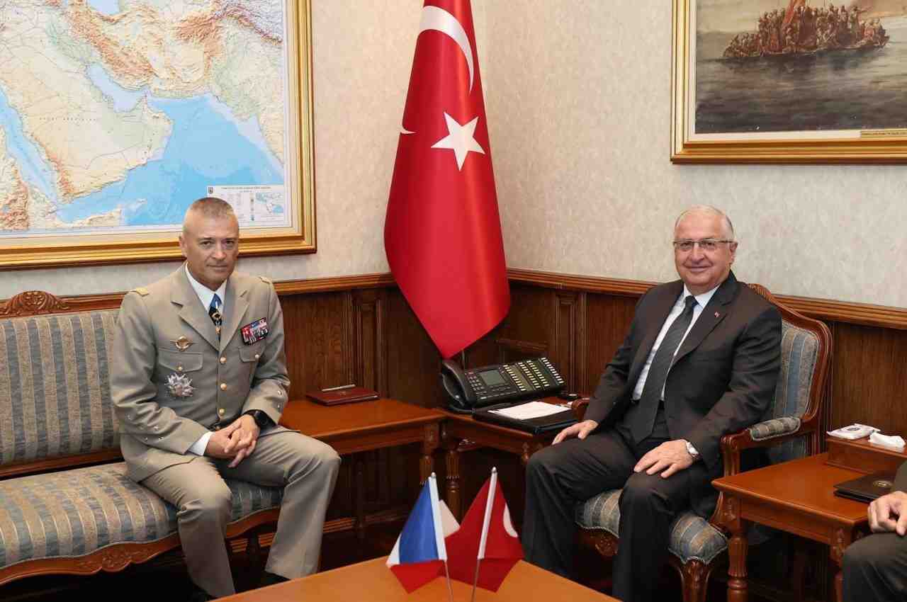 Ankara’da üst düzey askeri temasMilli Savunma Bakanı Yaşar Güler, Fransa
