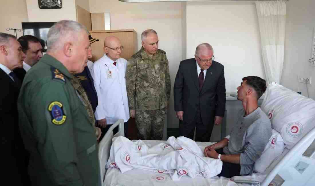 Milli Savunma Bakanı Yaşar Güler, metan gazından zehirlenen askerleri tedavi