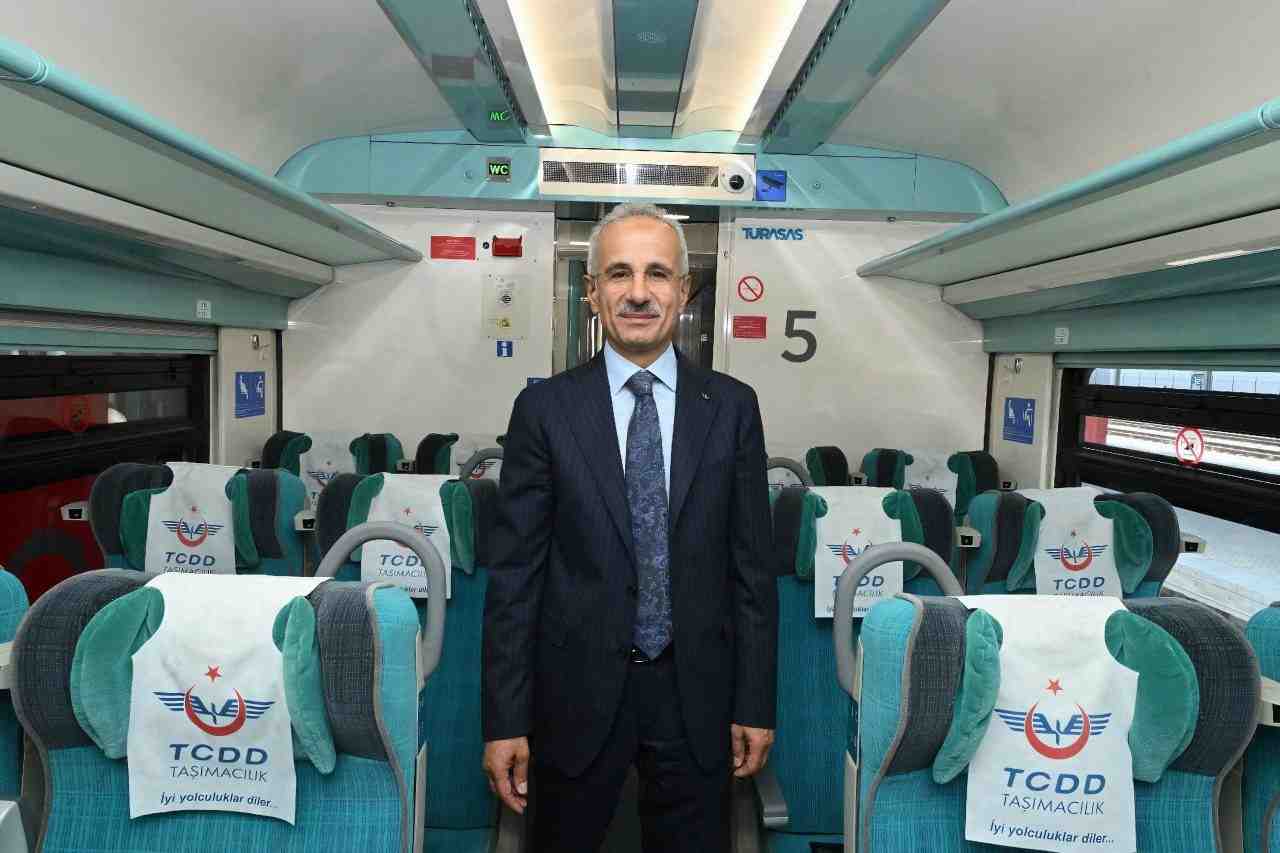 Ulaştırma ve Altyapı Bakanı Abdulkadir Uraloğlu, 30 Ağustos Zafer Bayramı‘nda,