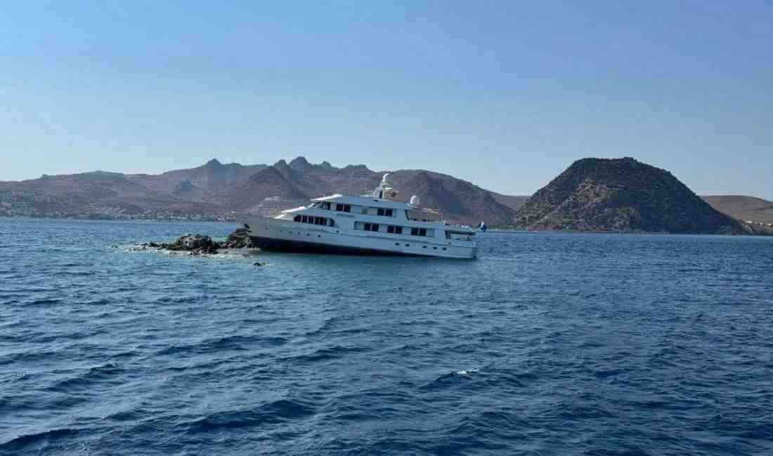 Monte Carlo Motoryatı 2 Gündür Kıyıya Alınmaya Çalışılıyor Muğla’nın Bodrum