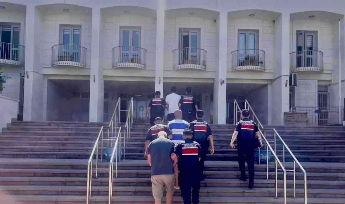 Ev ve Otelde Eş Zamanlı BaskınMuğla’nın Bodrum ilçesinde jandarma ekipleri