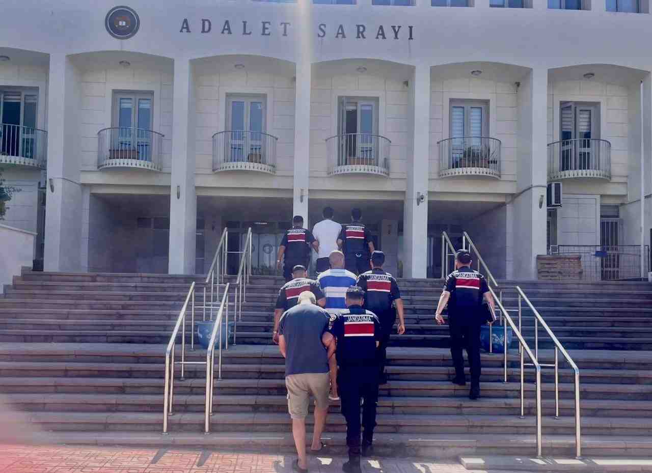 Ev ve Otelde Eş Zamanlı BaskınMuğla’nın Bodrum ilçesinde jandarma ekipleri