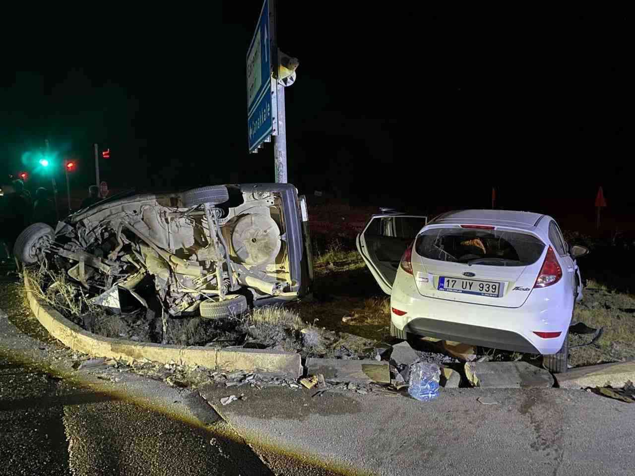 Çanakkale’nin Ayvacık ilçesinde gece saatlerinde meydana gelen trafik kazasında iki