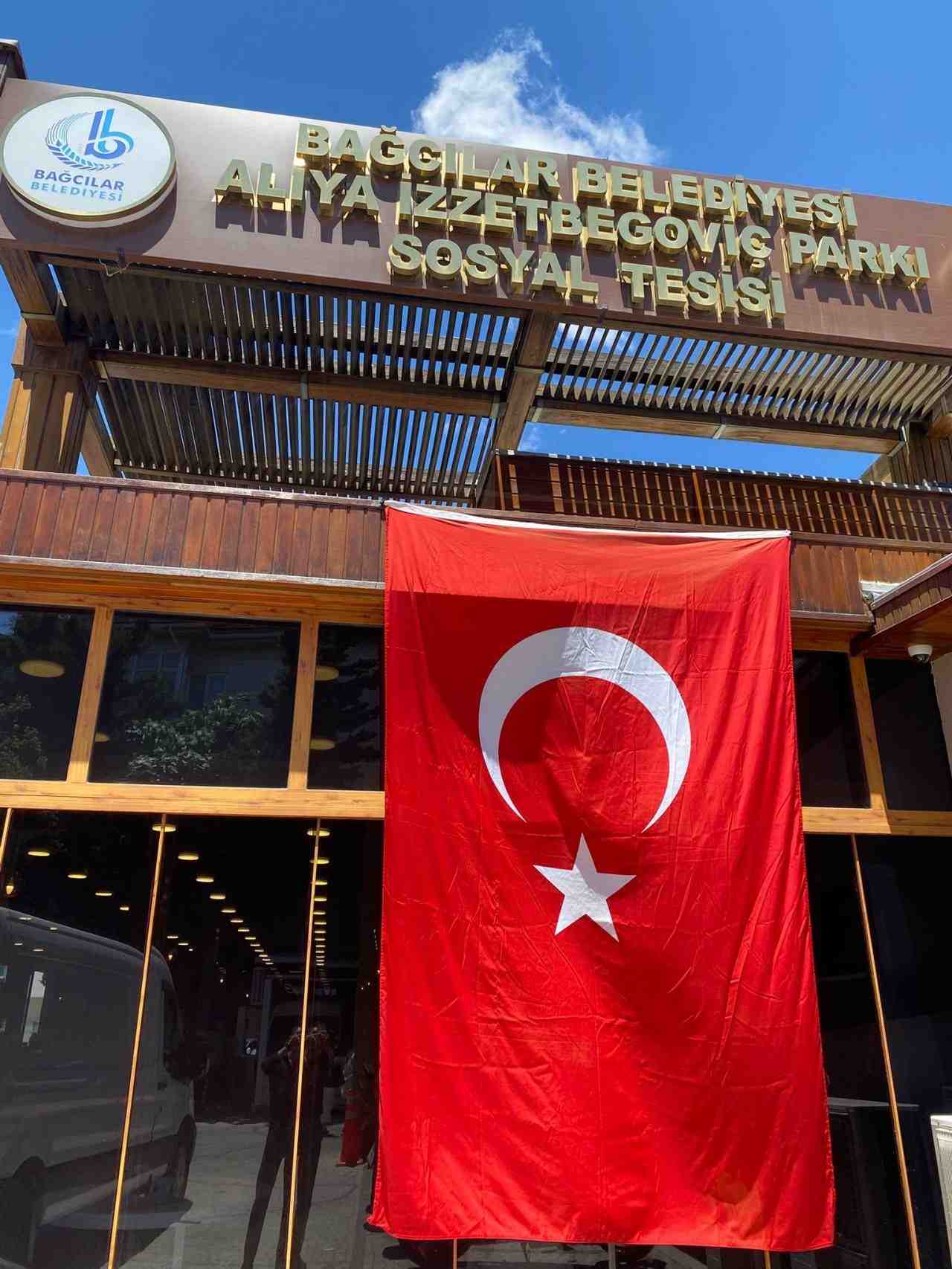 Cumhurbaşkanı Recep Tayyip Erdoğan’ın “Türkiye’nin her hanesi ay yıldızlı bayrağımızla