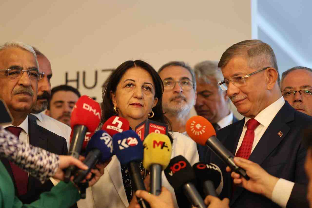 DEM Parti heyeti, Gelecek Partisi Genel Başkanı Ahmet Davutoğlu’nu Ankara’daki