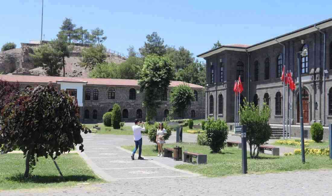 Diyarbakır’ın Tarih Kokan Kalbi: İçkale Müze Kompleksi Diyarbakır’ın Sur ilçesinde
