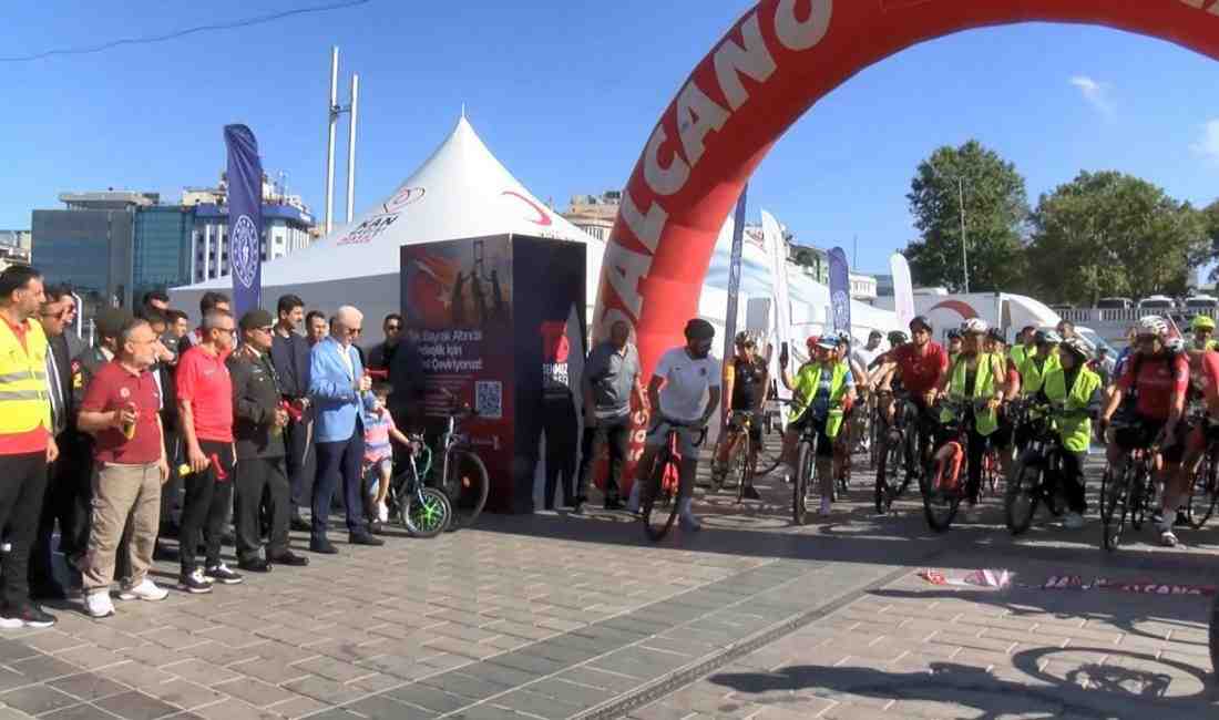 İstanbul’da 15 Temmuz Bisiklet Turu: 500 Sporcu Boğaz’ı Pedalladı 15 Temmuz Demokrasi ve Milli Birlik Günü kapsamında İstanbul’da yaklaşık