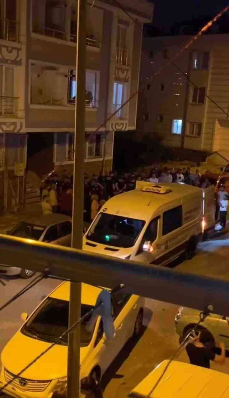 İstanbul’un Başakşehir ilçesinde boşanma aşamasında olan Songül Budak (40), eşi