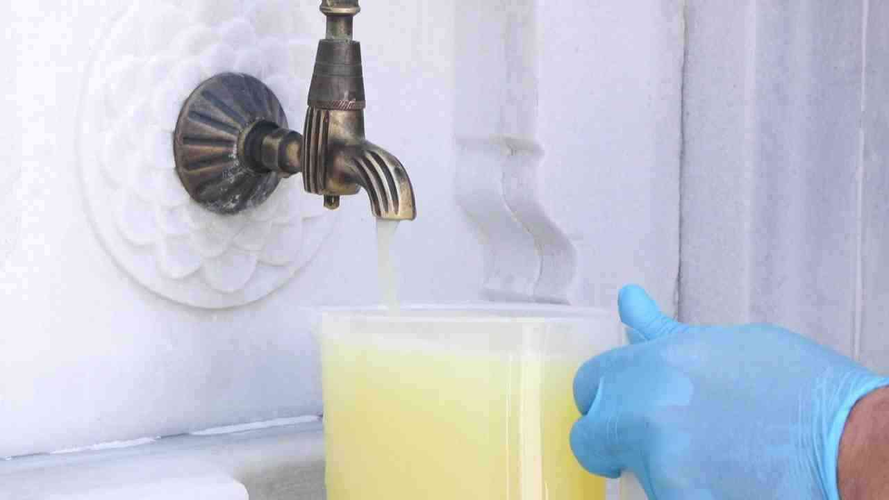 Her Cuma Namazı Sonrası Soğuk Limonata İkramı İstanbul Beşiktaş’taki Barbaros