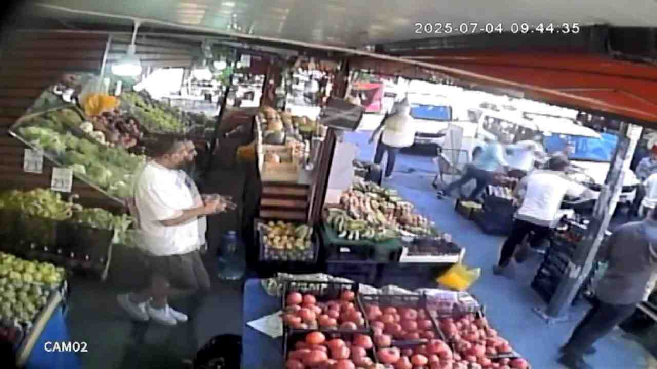 İstanbul Esenyurt’ta kaldırımı işgal ettiği gerekçesiyle bir marketin manav bölümü