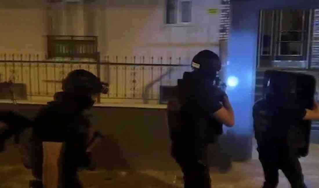 İstanbul Emniyet Müdürlüğü Terörle Mücadele Şube Müdürlüğü ekipleri, DEAŞ silahlı