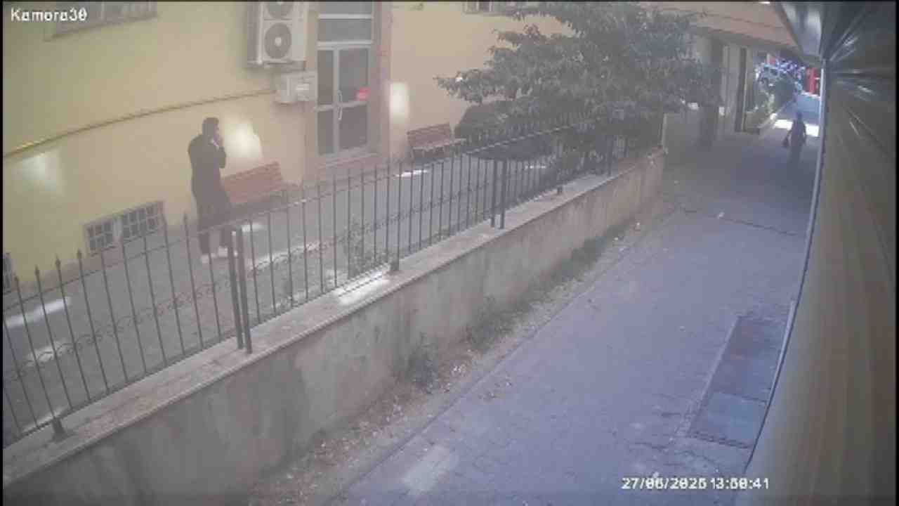 Polis Kılığına Girip Milyonluk Dolandırıcılık Yaptılarİstanbul’da telefonla aradıkları kişilere kendilerini