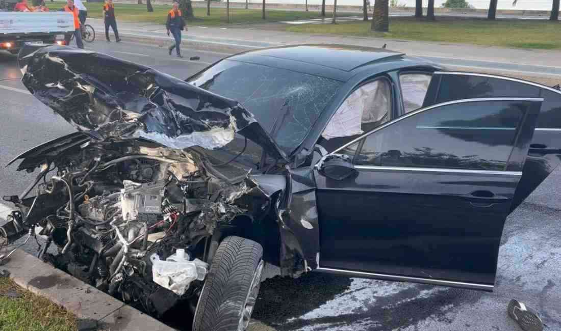 Turgut Özal Bulvarı’nda İki Otomobil Çarpıştıİstanbul’un Kartal ilçesinde sabahın erken