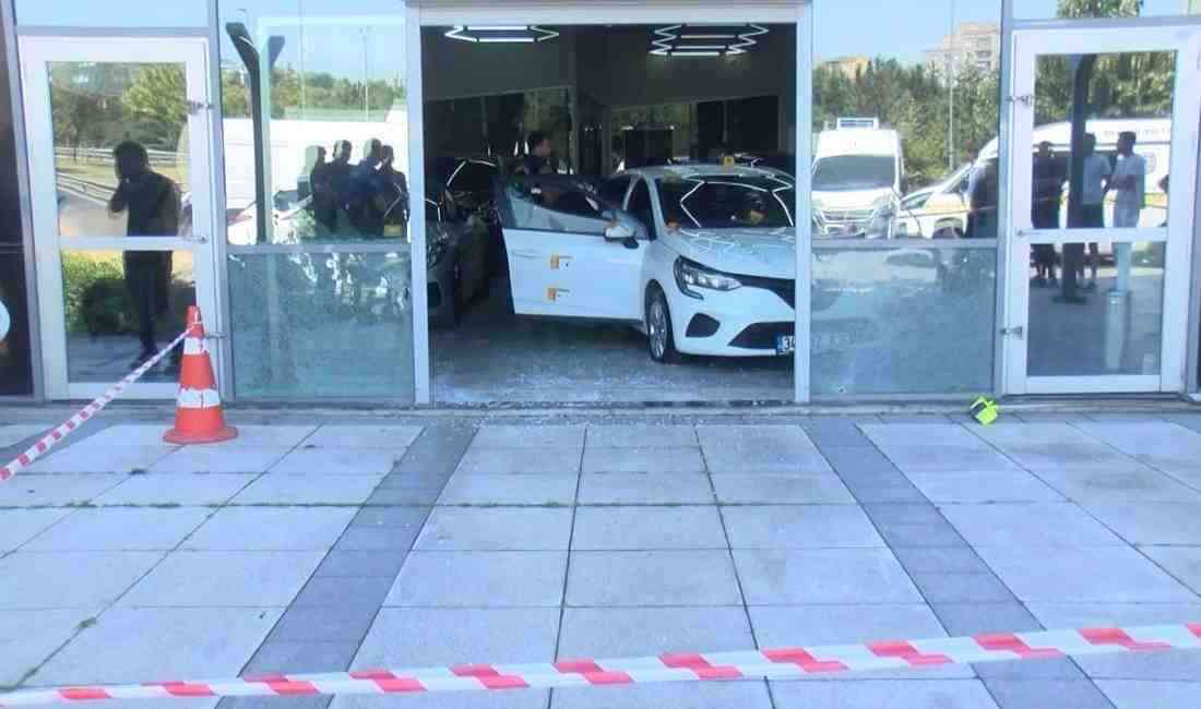 Saldırganlar sabah saatlerinde ateş açtıİstanbul Küçükçekmece’de bulunan bir oto galeride