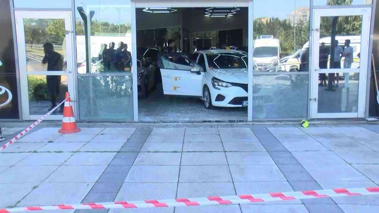 Saldırganlar sabah saatlerinde ateş açtıİstanbul Küçükçekmece’de bulunan bir oto galeride