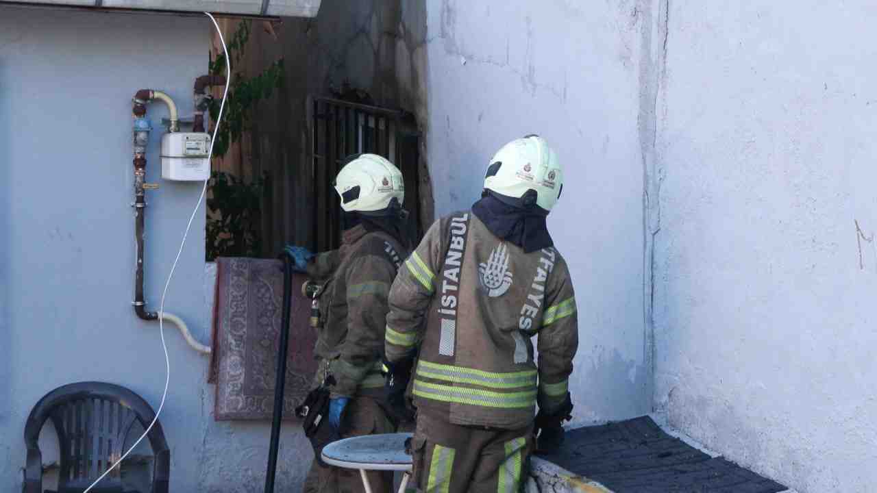 İstanbul Ümraniye’de Dumlupınar Mahallesi’nde bulunan bir gecekonduda akşam saatlerinde yangın