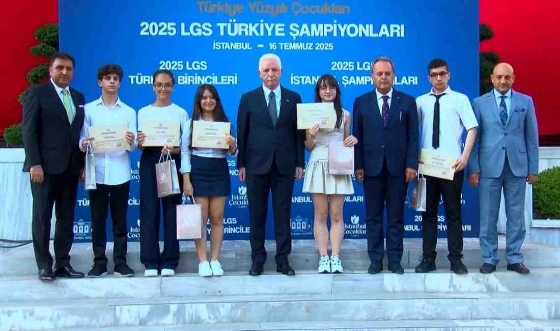 Vali Gül, LGS Türkiye Birincilerini Ağırladı: 163 Öğrenciye Burs ve Teşekkür 500 Tam Puan Alan Öğrenciler Valilikte ÖdüllendirildiLiselere Geçiş Sınavı’nda (LGS)