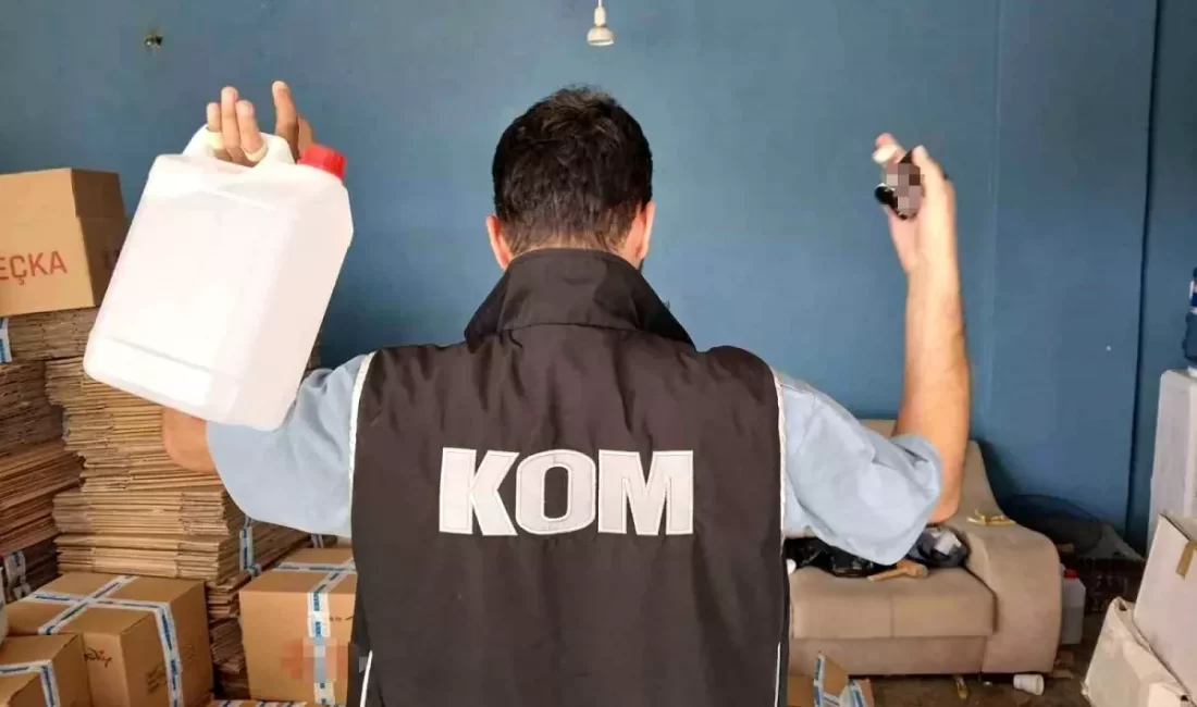 İzmir’in Bornova ve Karabağlar ilçelerinde polis ekipleri tarafından düzenlenen iki