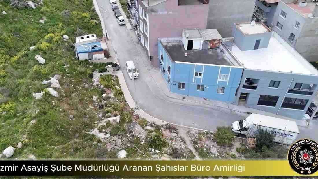 İzmir’de hakkında kesinleşmiş hapis cezası bulunan ve çeşitli suçlardan aranan