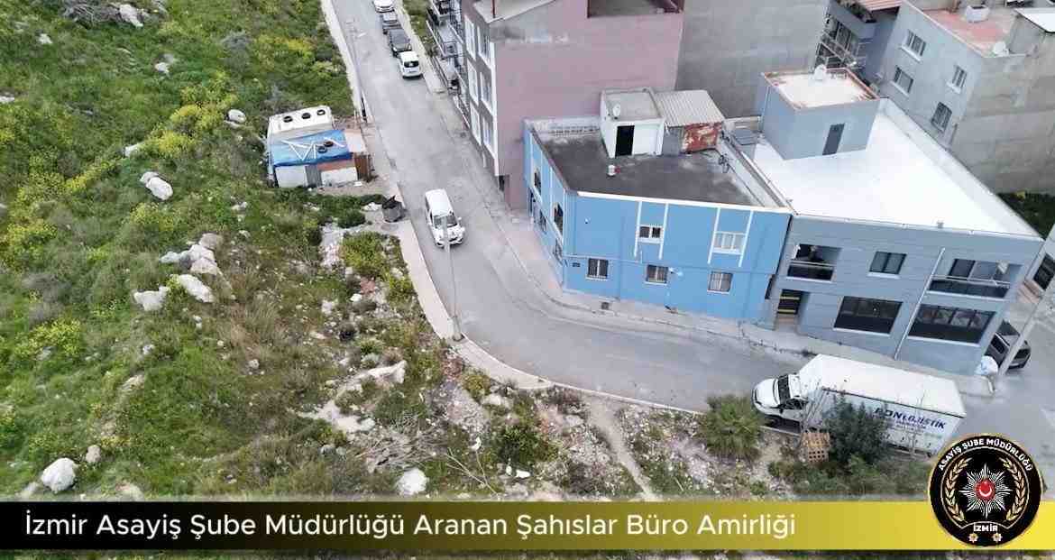 İzmir’de hakkında kesinleşmiş hapis cezası bulunan ve çeşitli suçlardan aranan