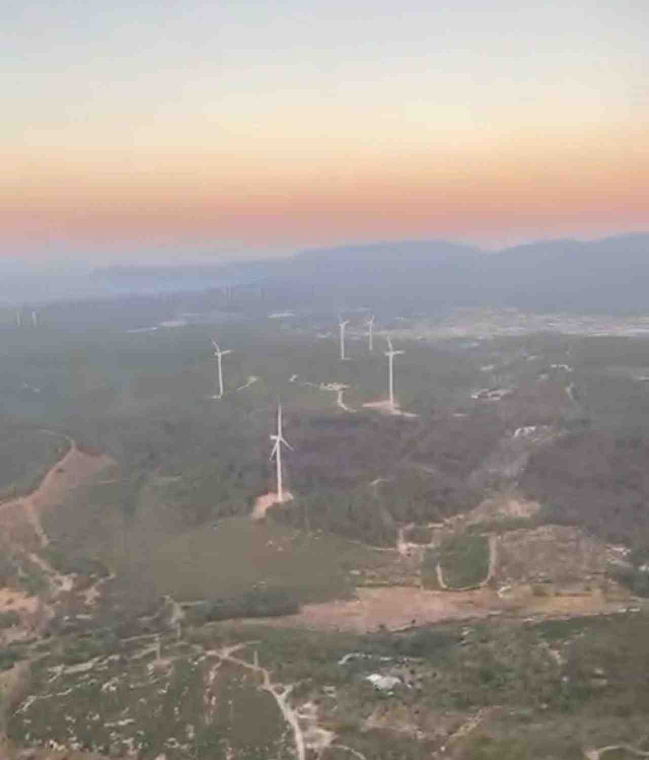 İzmir’in Aliağa ve Urla ilçelerinde dün başlayan yangınlar ekipleri alarma