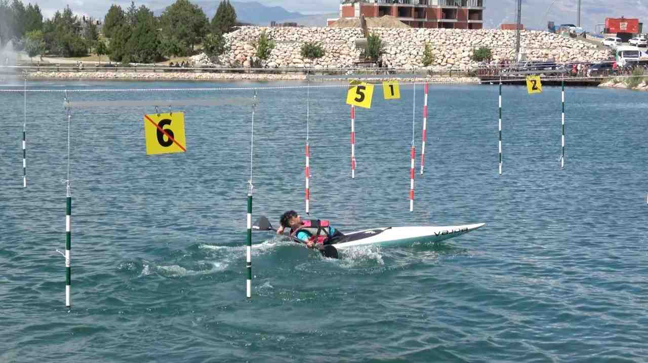 Temel Eğitim Durgun Suda, Uygulama Coşkun NehirdeErzincan’da kano sporcuları, temel