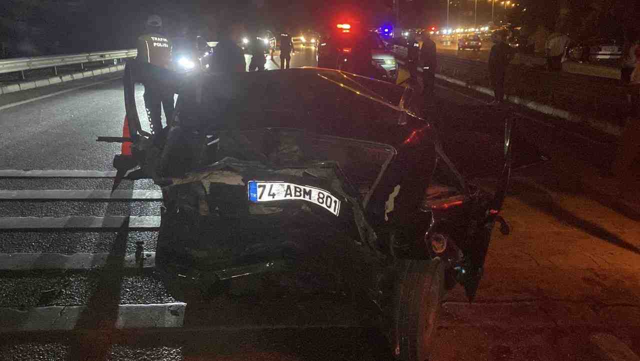 İki Otomobil Kafa Kafaya Çarpıştı Karabük’ün Safranbolu ilçesinde gece saatlerinde