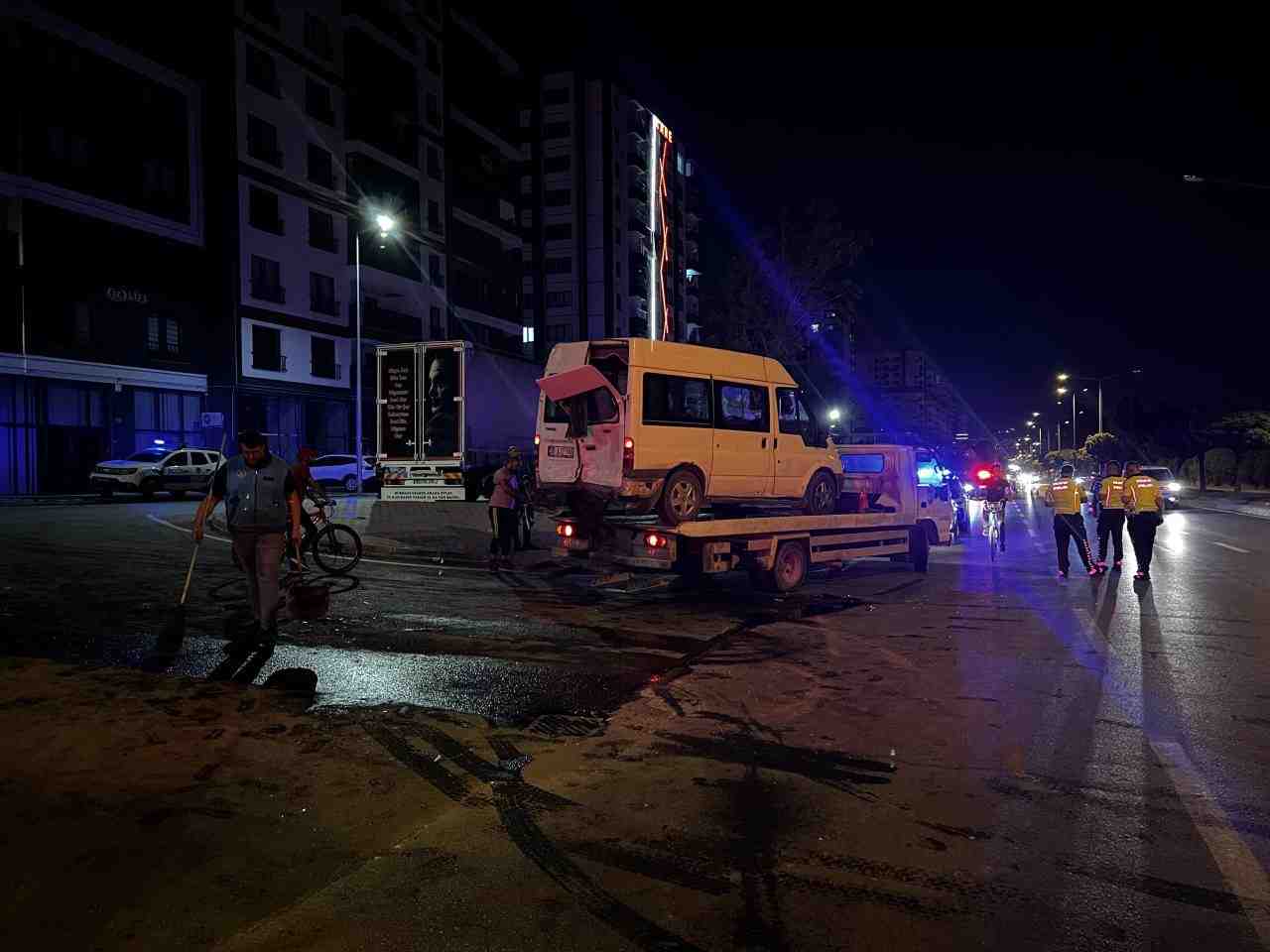 Kayseri’nin Kocasinan ilçesinde gece saatlerinde meydana gelen trafik kazasında, otomobil