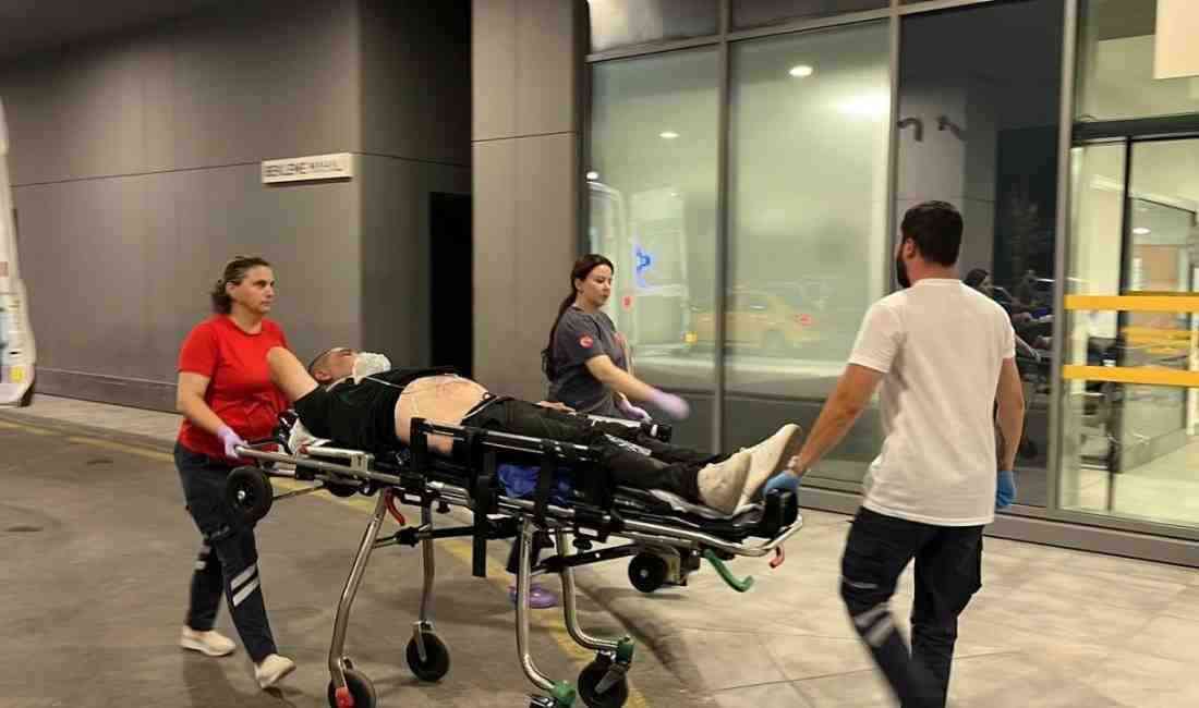 Kocaeli’nin Kartepe ilçesinde İlçe Emniyet Müdürlüğü önünde çıkan silahlı kavgada