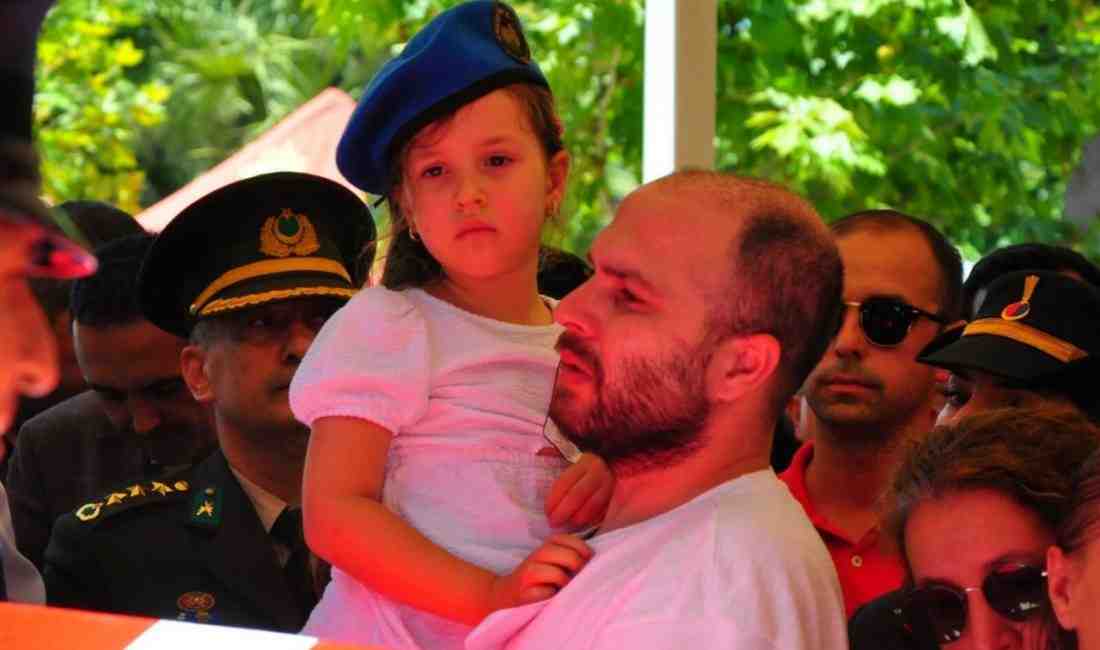 Pençe-Kilit Harekatı bölgesinde girdikleri mağarada metan gazından etkilenerek şehit olan