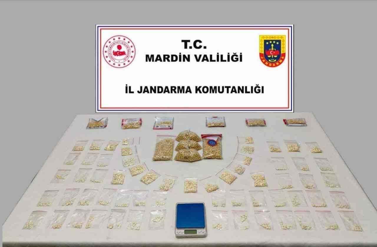 Mardin’in Kızıltepe ilçesinde jandarma ekiplerince gerçekleştirilen uyuşturucu operasyonunda 11 bin