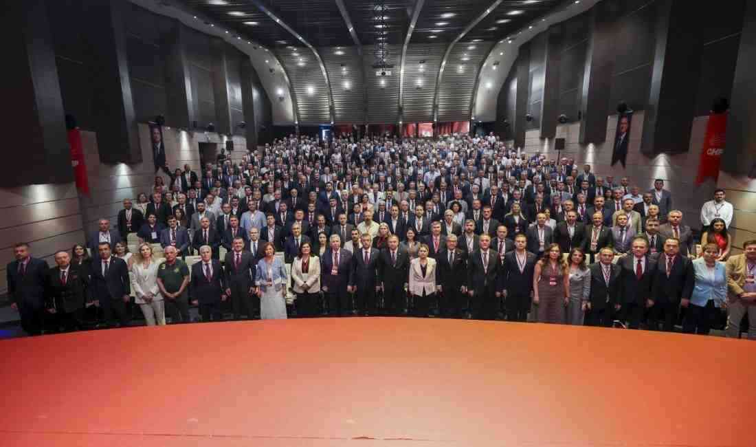 CHP Genel Merkezi’nde Kritik Toplantı CHP Genel Başkanı Özgür Özel,