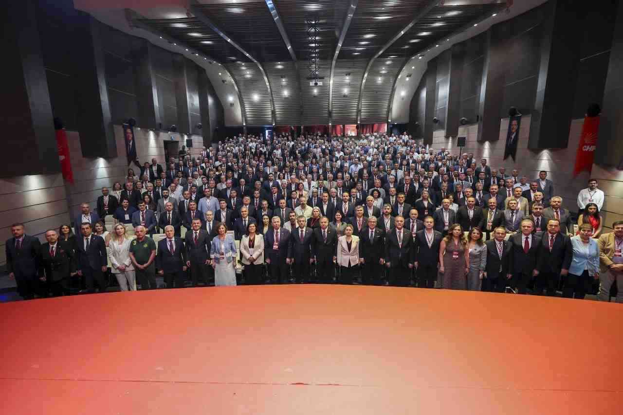 CHP Genel Merkezi’nde Kritik Toplantı CHP Genel Başkanı Özgür Özel,