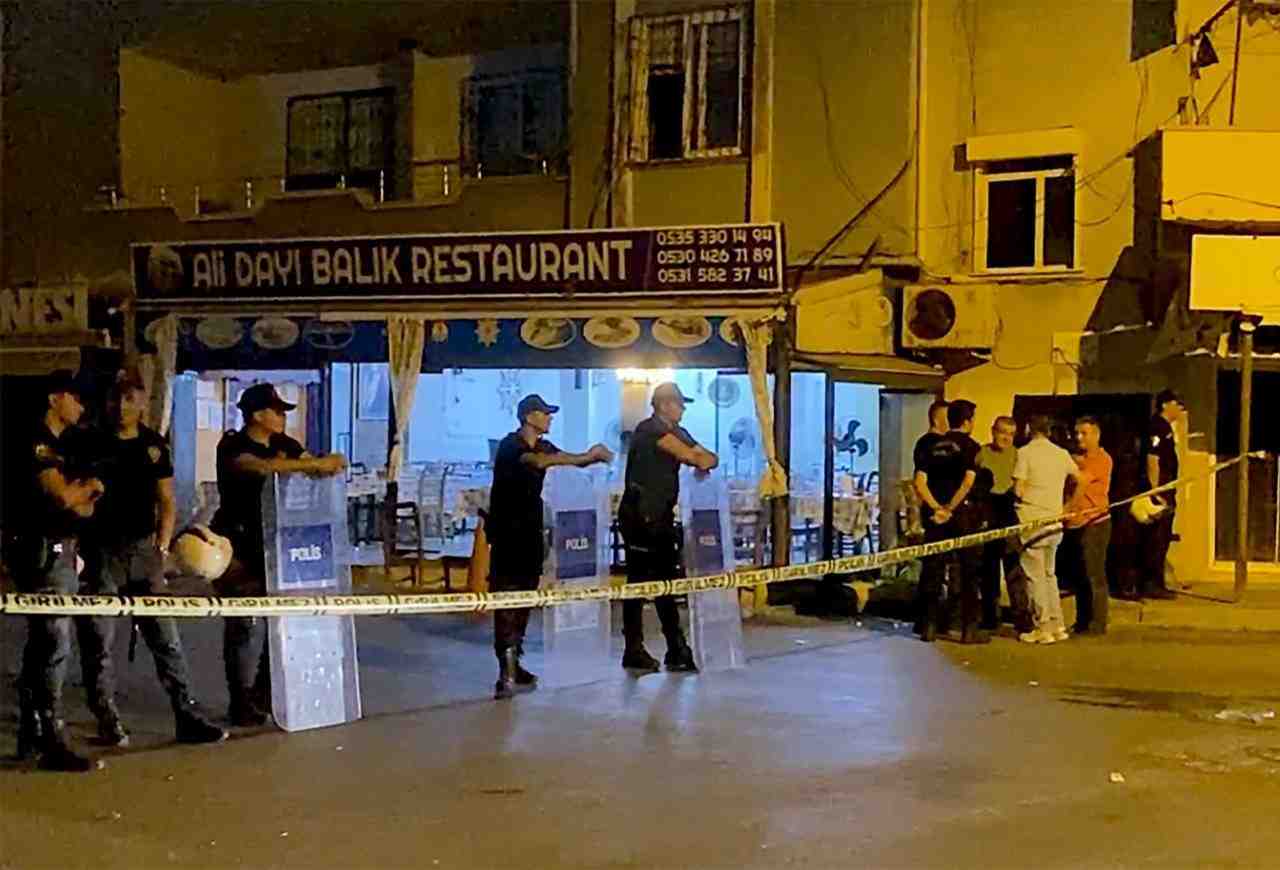 Mersin’in Akdeniz ilçesinde bir restoranda hesap nedeniyle çıkan tartışma, silahlı