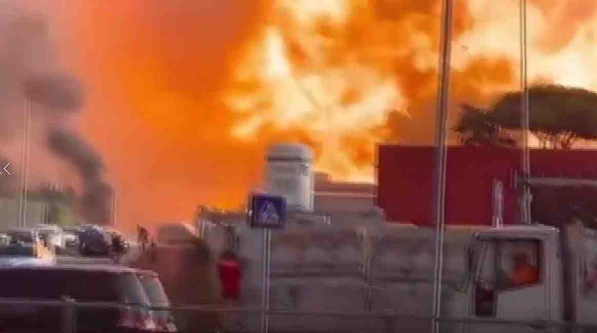 İtalya’nın başkenti Roma’nın güneydoğusunda bir akaryakıt istasyonunda şiddetli bir patlama