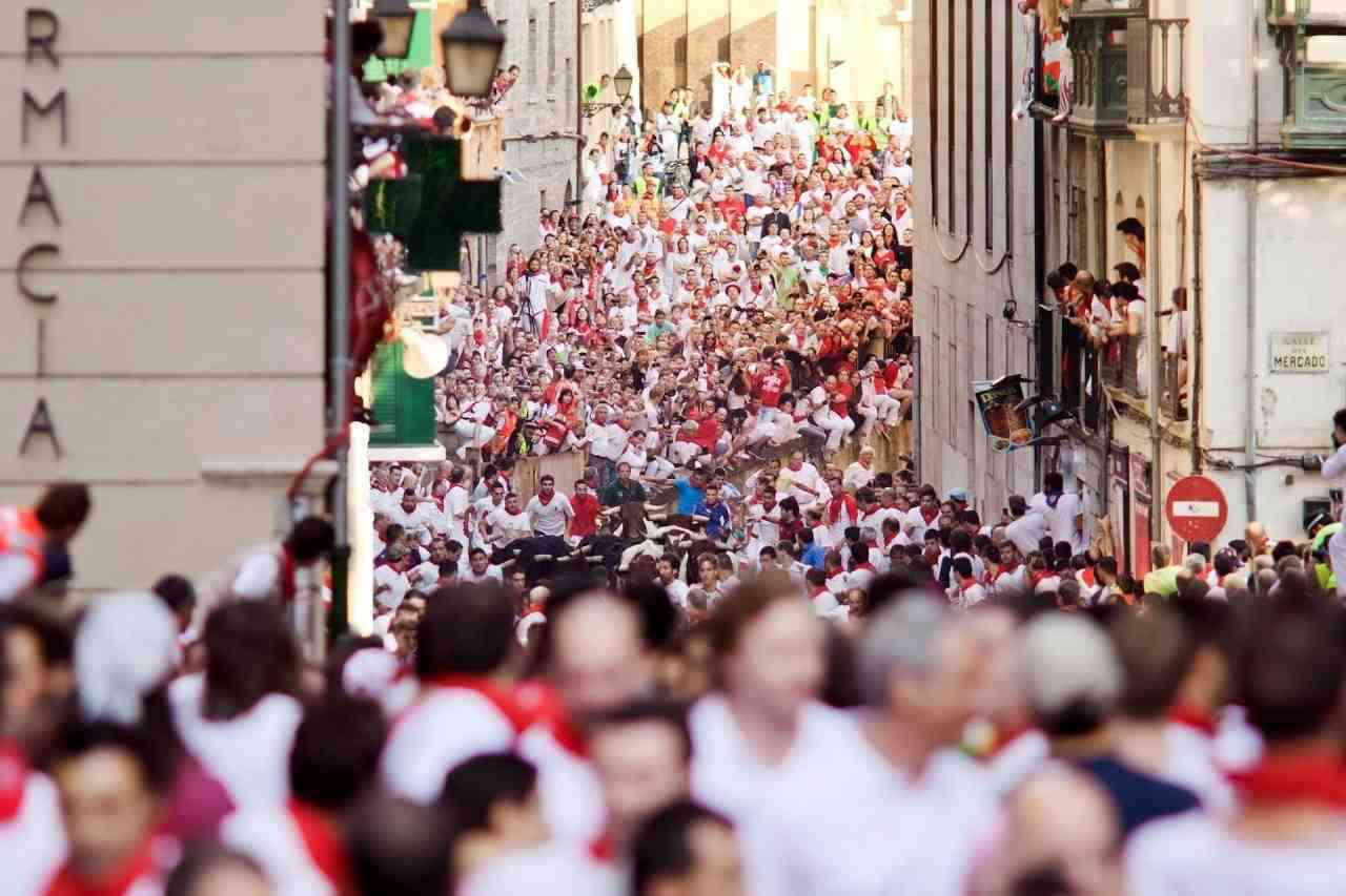 İspanya’nın Pamplona kentinde her yıl düzenlenen geleneksel San Fermin Festivali