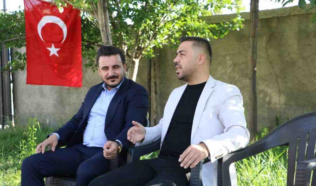Hakkâri’de şehit güvenlik korucuları Azizhan Keskin ve Mahmut Öveç’in aileleri,