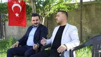 Hakkâri’de şehit güvenlik korucuları Azizhan Keskin ve Mahmut Öveç’in aileleri,