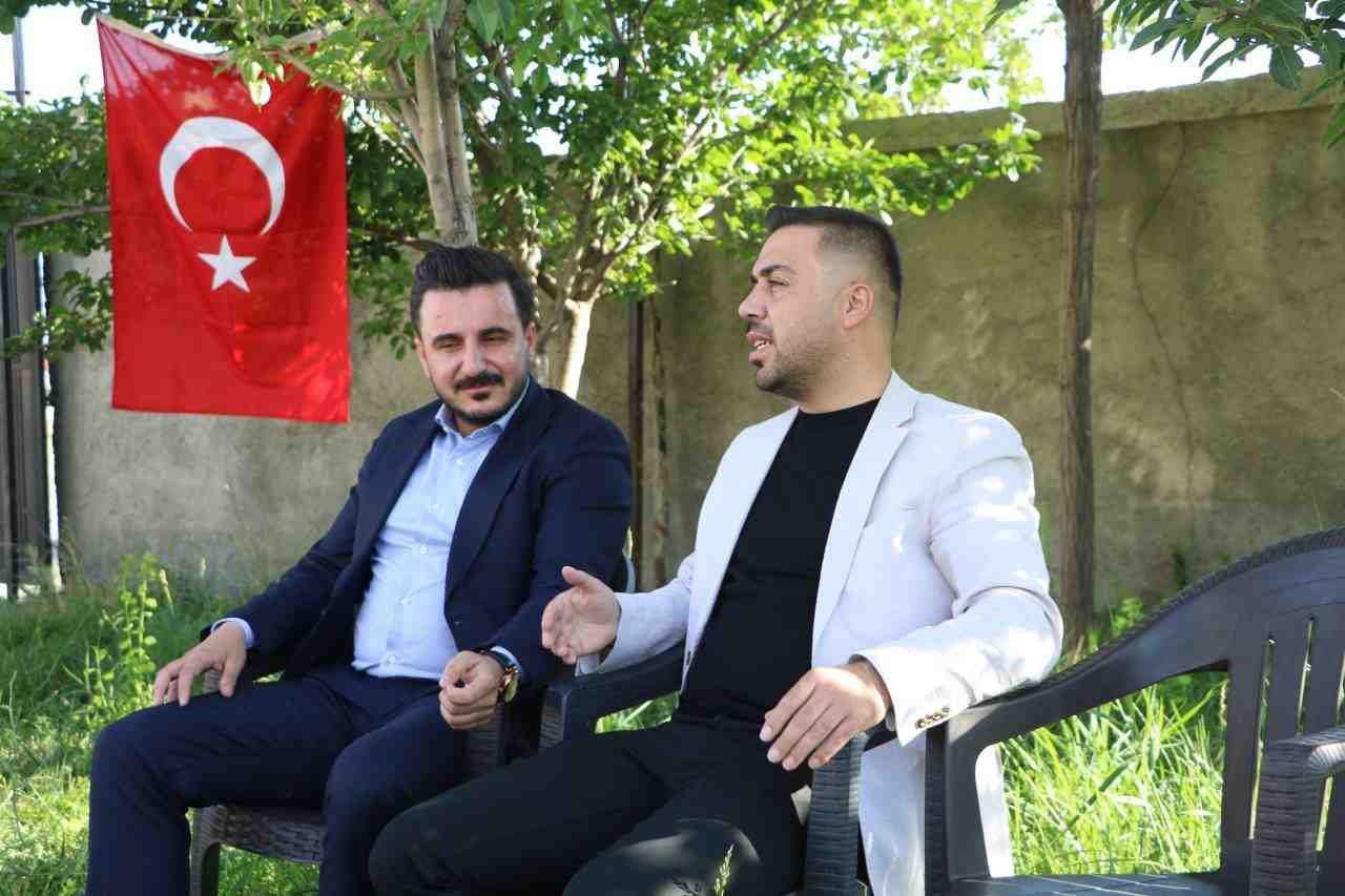 Hakkâri’de şehit güvenlik korucuları Azizhan Keskin ve Mahmut Öveç’in aileleri,