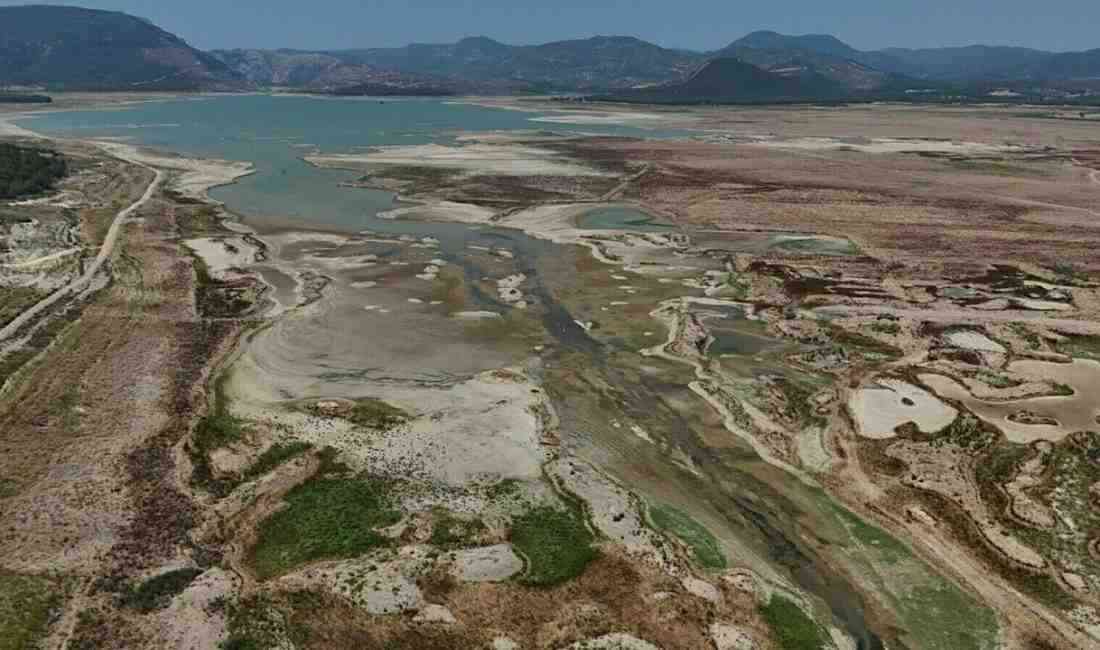 İzmir’in içme suyu ihtiyacının büyük bölümünü karşılayan Tahtalı Barajı’nda su