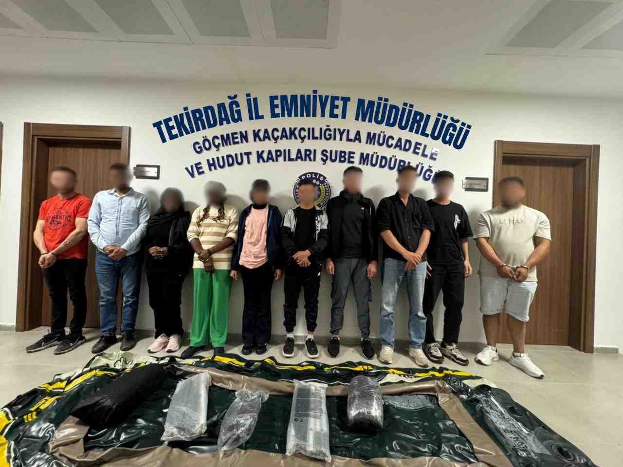 Ergene’de Durdurulan Araçlardan 8 Kaçak Göçmen ÇıktıTekirdağ’ın Ergene ilçesinde polis