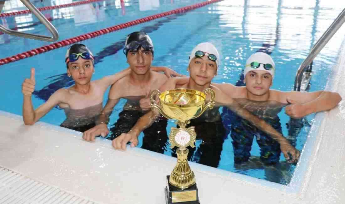 Muğla’nın Fethiye ilçesinde düzenlenen Triatlon Küçükler, Yıldızlar, Gençler A-B Türkiye