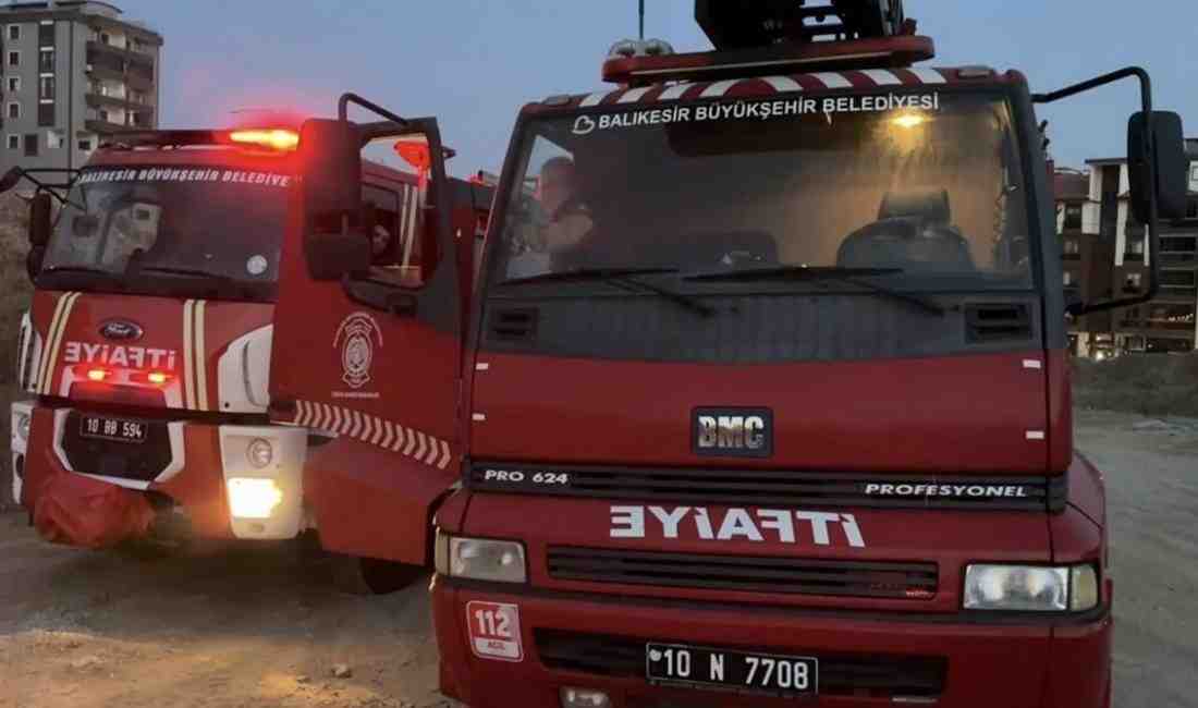 Edremit’te Zeytinlik Alanda Yangın: Ormana Sıçramaması İçin Yoğun Mücadele Sürüyor TOKİ Konutlarının Arkasında Alevler YükseldiBalıkesir’in Edremit ilçesinde, Atatürk Mahallesi’nde TOKİ