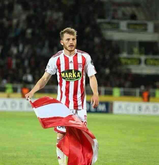 1’inci Lig ekiplerinden Sivasspor’da tam 17 yıl forma giyen Ziya