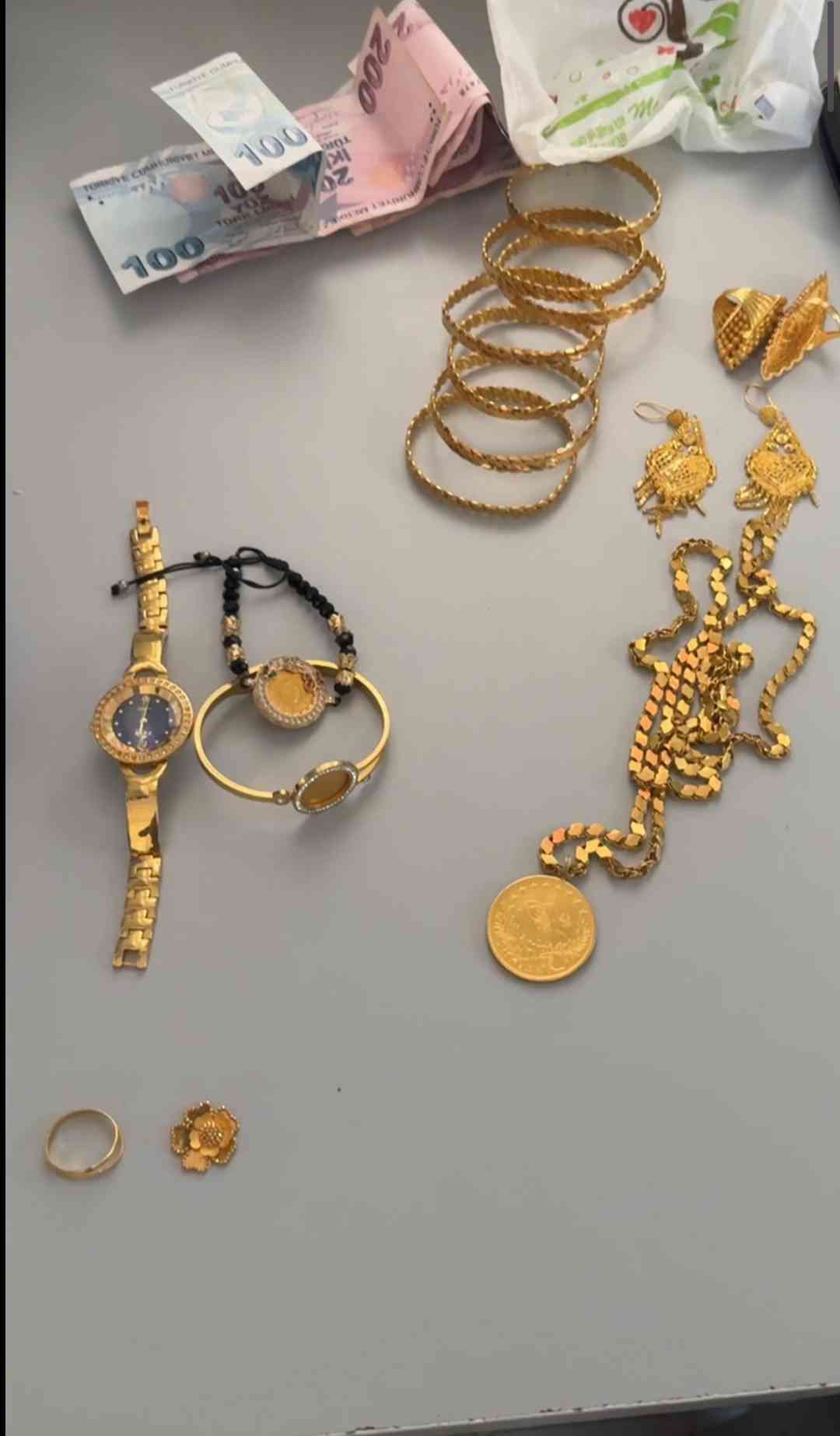 Batman’ın Fatih Mahallesi’nde yaşayan 14 yaşındaki Ömer Çoban, çöpün yanında