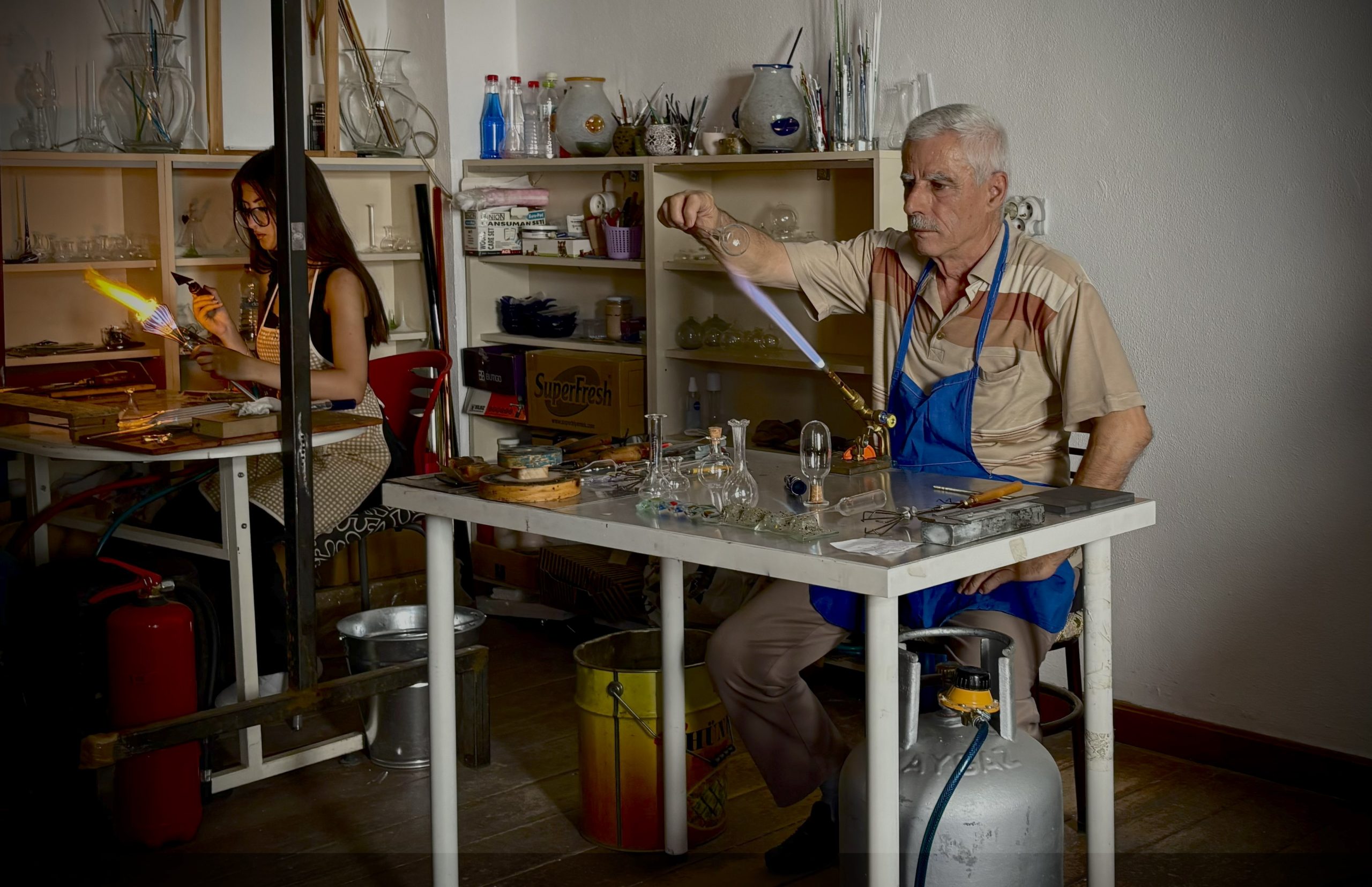 ANKARA – Cam üfleme ustası Fatih Gölbaşı (70), arkeolojik kazılarda