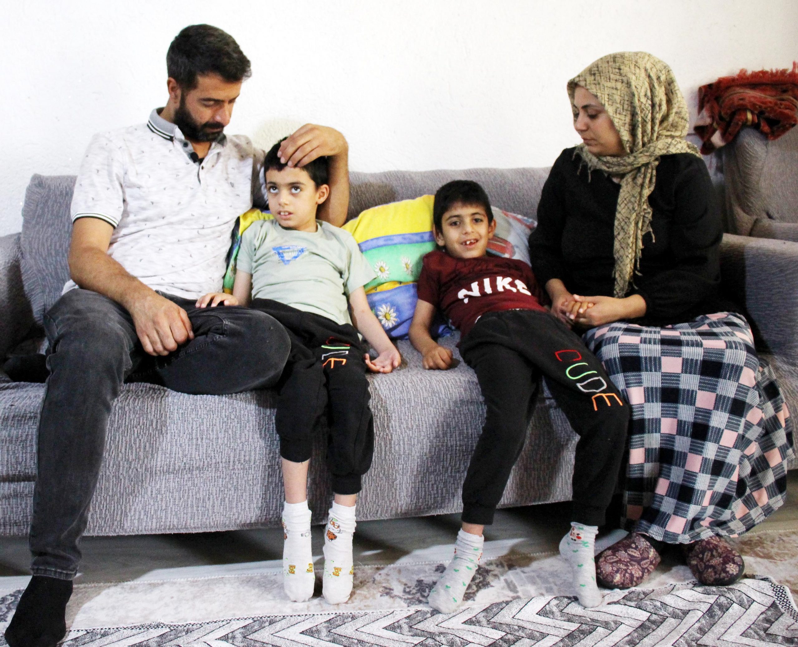 Ağrı’nın Doğubayazıt ilçesinde yaşayan Tilaver ailesi, nadir görülen ‘beyincik erimesi’