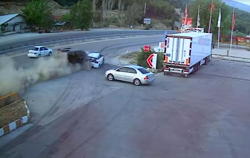 Burdur’un Merkez Gökçebağ köyü yakınlarında sabah saatlerinde meydana gelen trafik