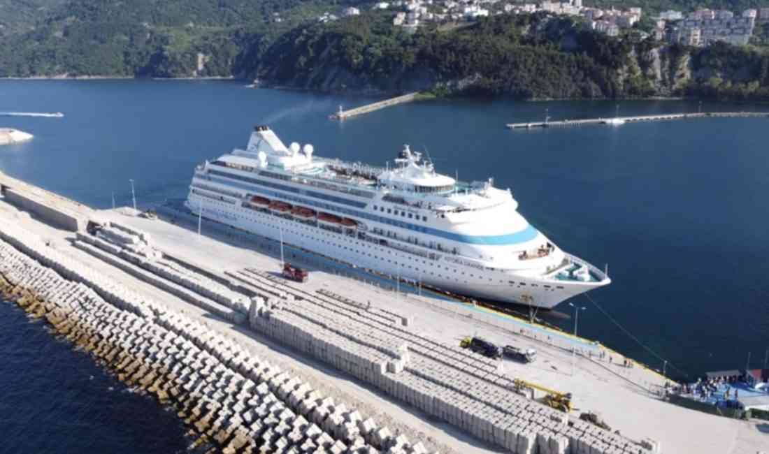 Bartın’ın Amasra Limanı, 79. kez kruvaziyer gemisi **‘Astoria Grande’**yi ağırlayarak