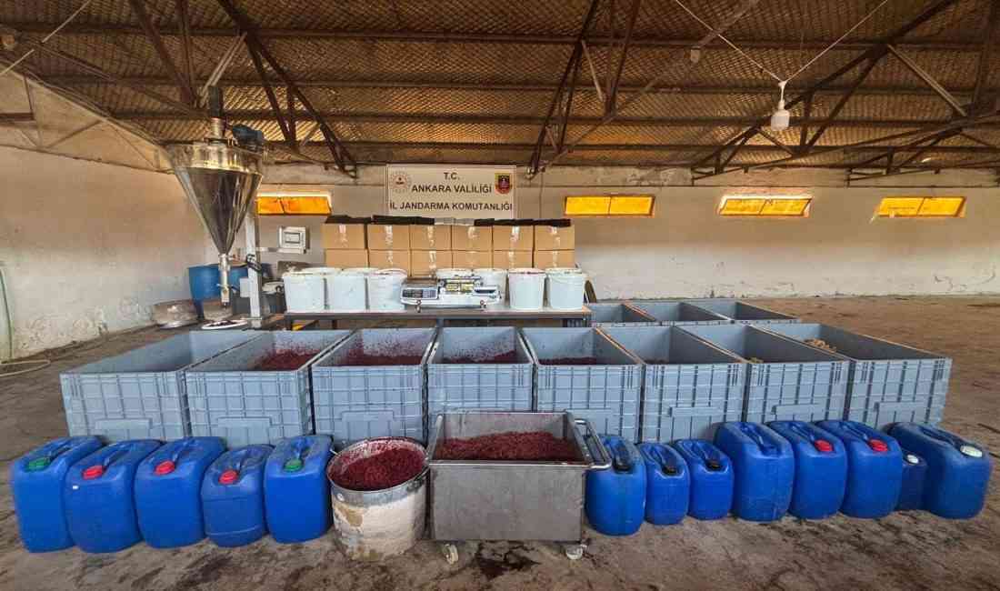 Ankara’nın Etimesgut ilçesinde düzenlenen kaçakçılık operasyonunda, piyasa değeri yaklaşık 8